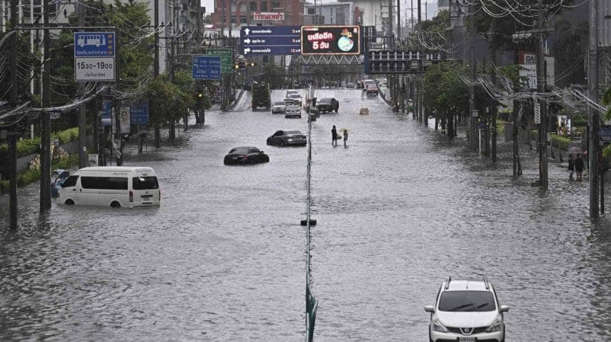 فيضانات واسعة في بانكوك وإعلان حالة كوارث