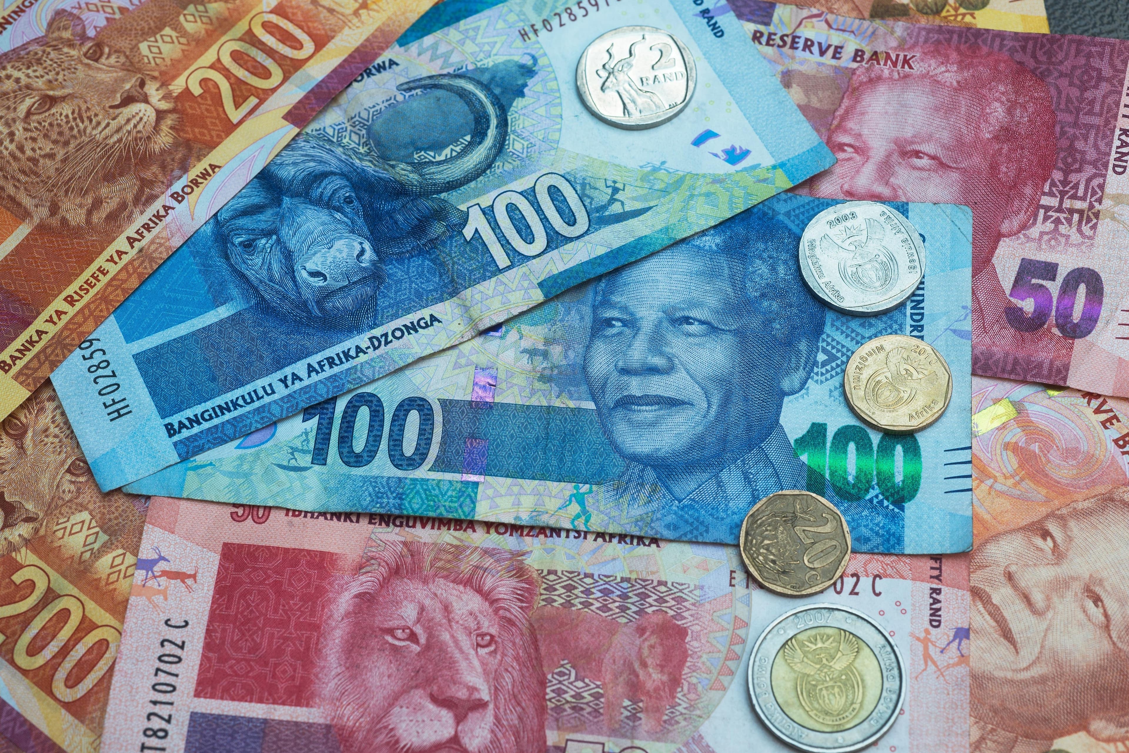 الراند الجنوب أفريقي يحقق مكاسب تاريخية مع تحسن الاستقرار الاقتصادي والسياسي