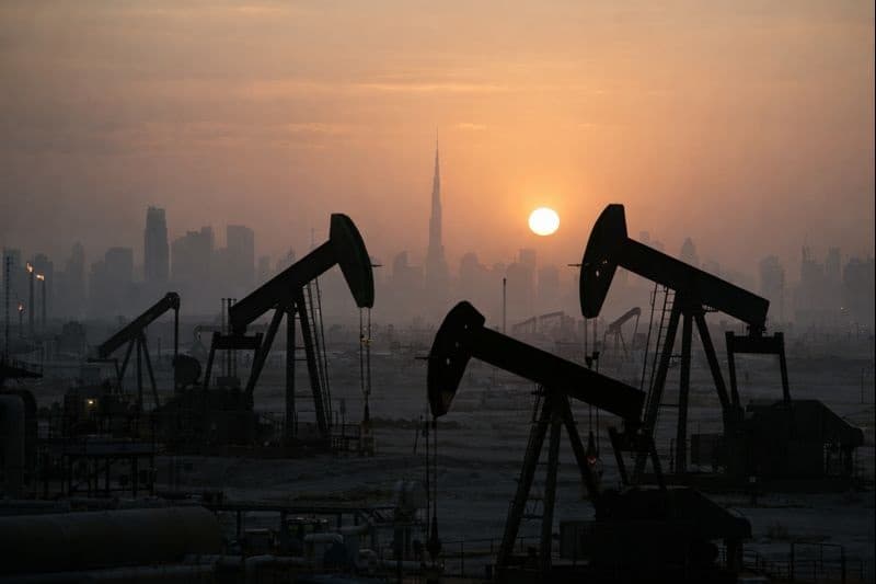 أسعار النفط في الشرق الأوسط تتراجع مع مخاوف فائض عالمي