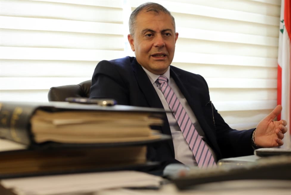 بيروت تمدّد مهلة تسوية محطات المحروقات