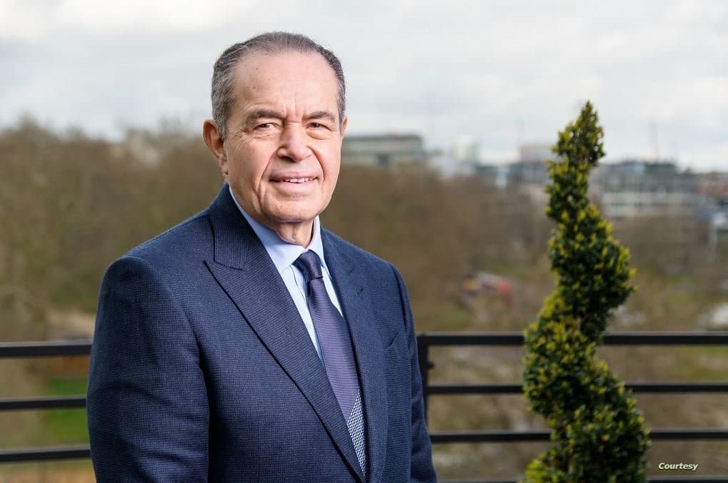 الملياردير محمد منصور يغادر بريطانيا وسط ضغوط ضريبية