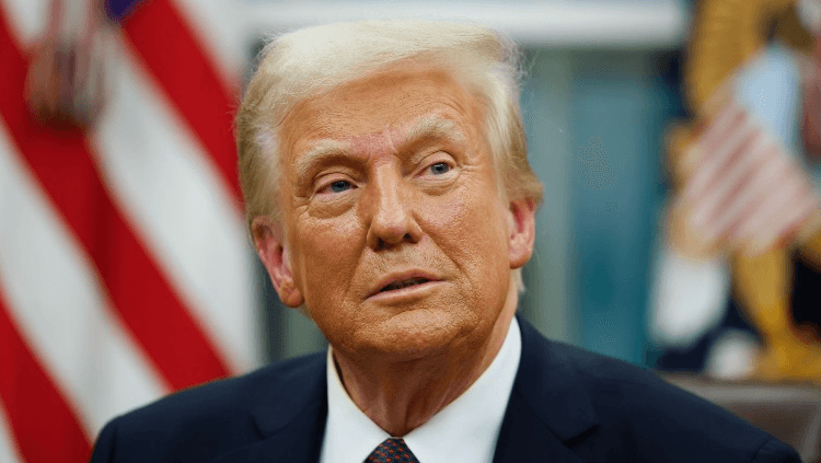 البيت الأبيض يدافع عن توجيه ترامب لتوحيد تنظيم الذكاء الاصطناعي على المستوى الفيدرالي