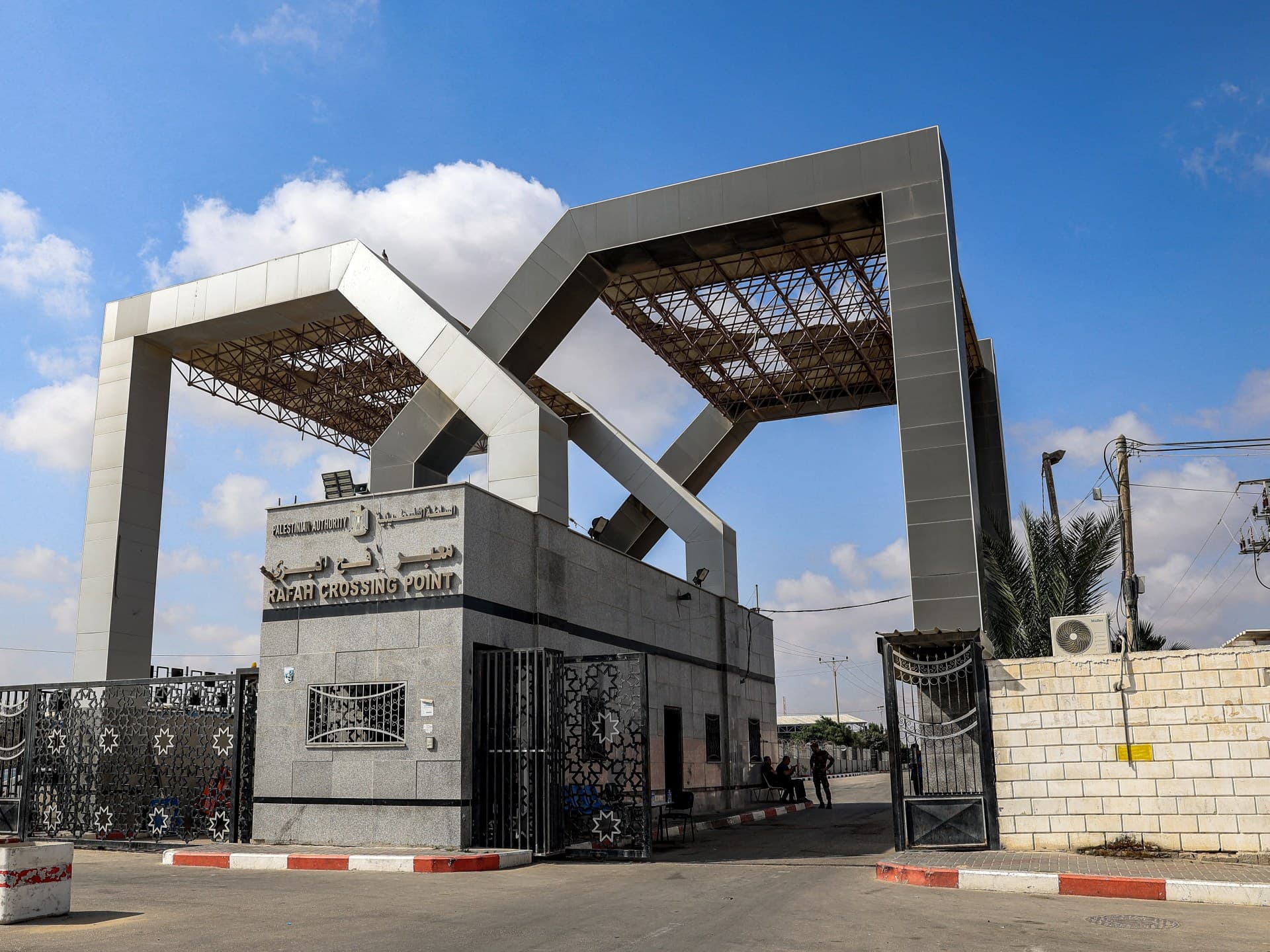 بعد عام على إغلاقه... افتتاح معبر رفح بآلية تجريبية تحت إشراف دولي