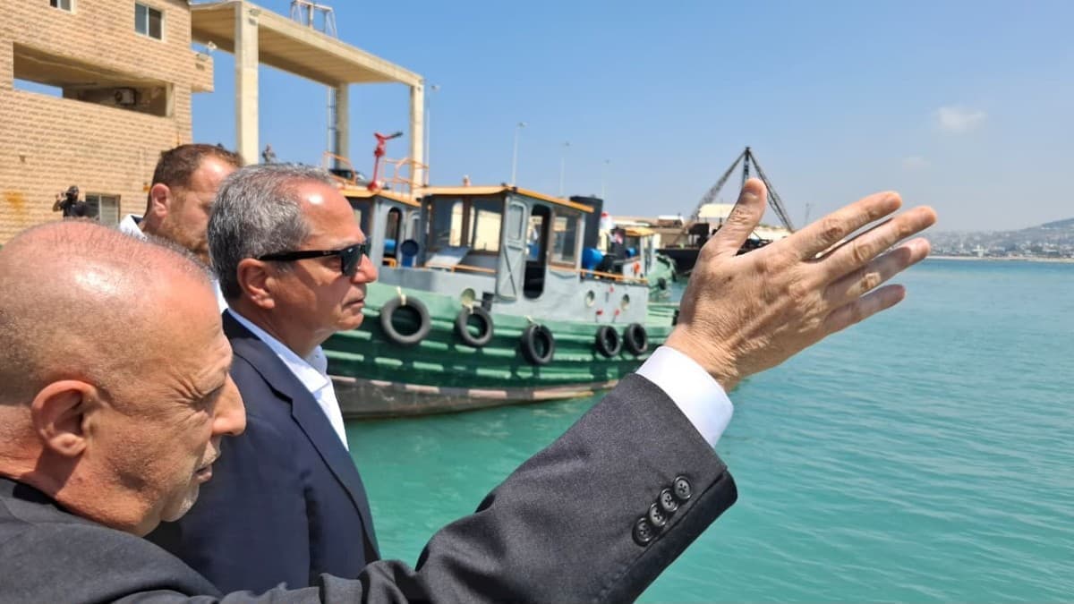 وزير الطاقة والمياه يتفقد منشآت الزهراني لبحث الاستفادة من أصول لبنان النفطية
