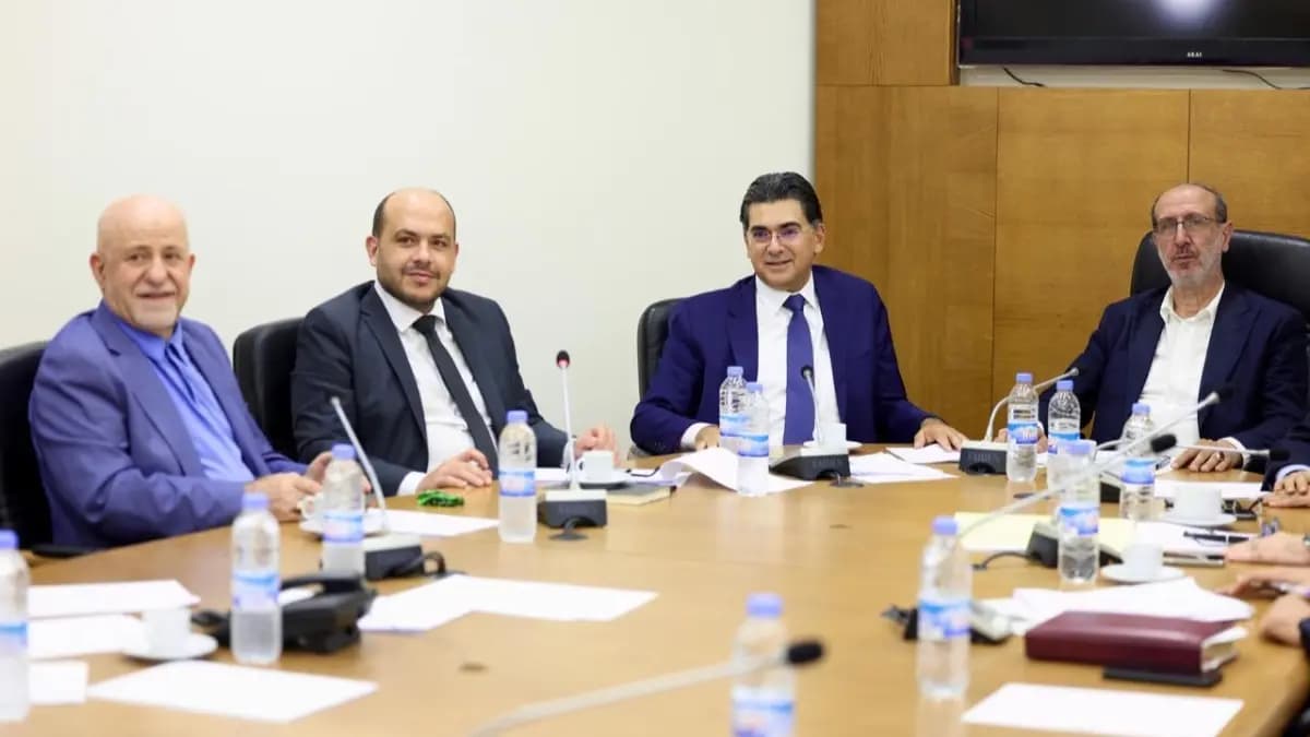 لجنة الإعلام والاتصالات: دعم الإعلام الرسمي ومواجهة الإبتذال في الخطاب
