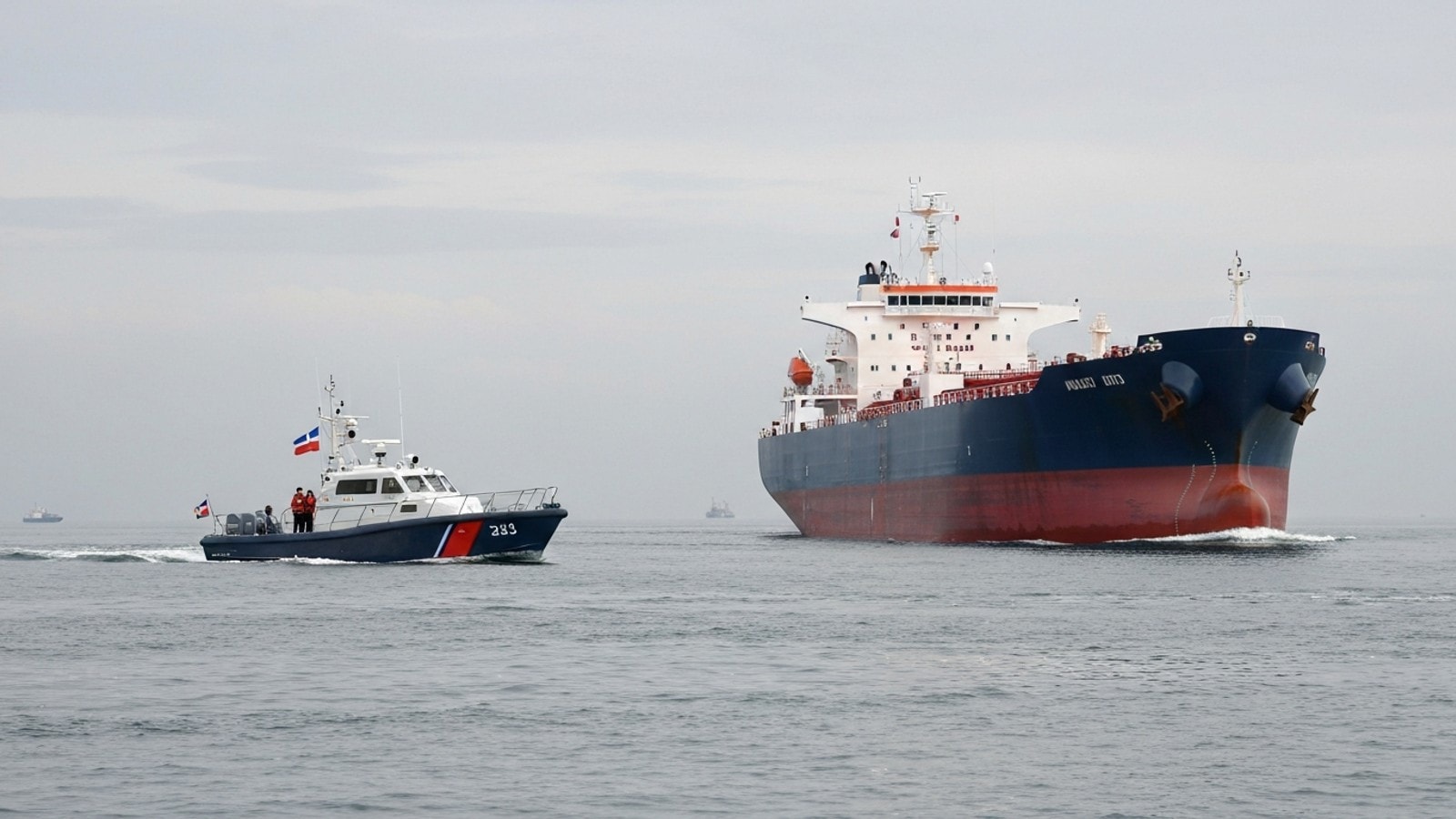 Iran's New 'Insurance' Demands in Hormuz Stoke Global Shipping Alarm