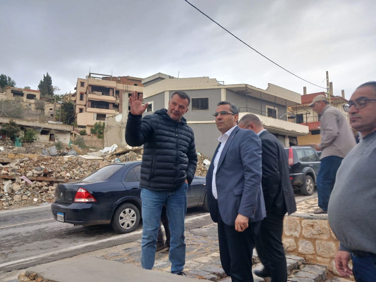 هاني يتقدّم نحو الخط الحدودي متفقّدًا الأضرار في عديسة