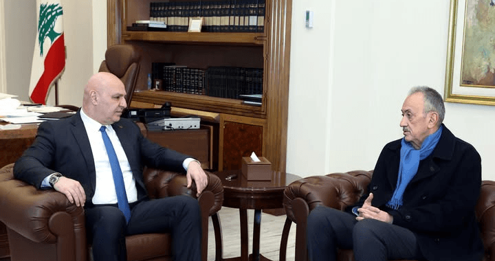 خلال إجتماع رئيس الجمهورية اللبناني مع السفير  سيمون كرم (وطنية)