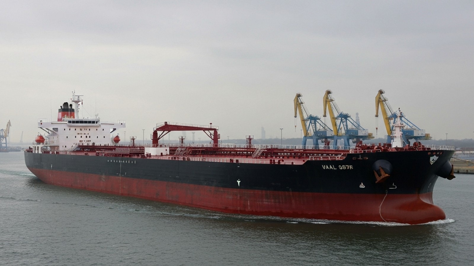 European Oil Markets Stabilized by Inventory Drawdowns Amidst Slow Recovery of Crude Flows