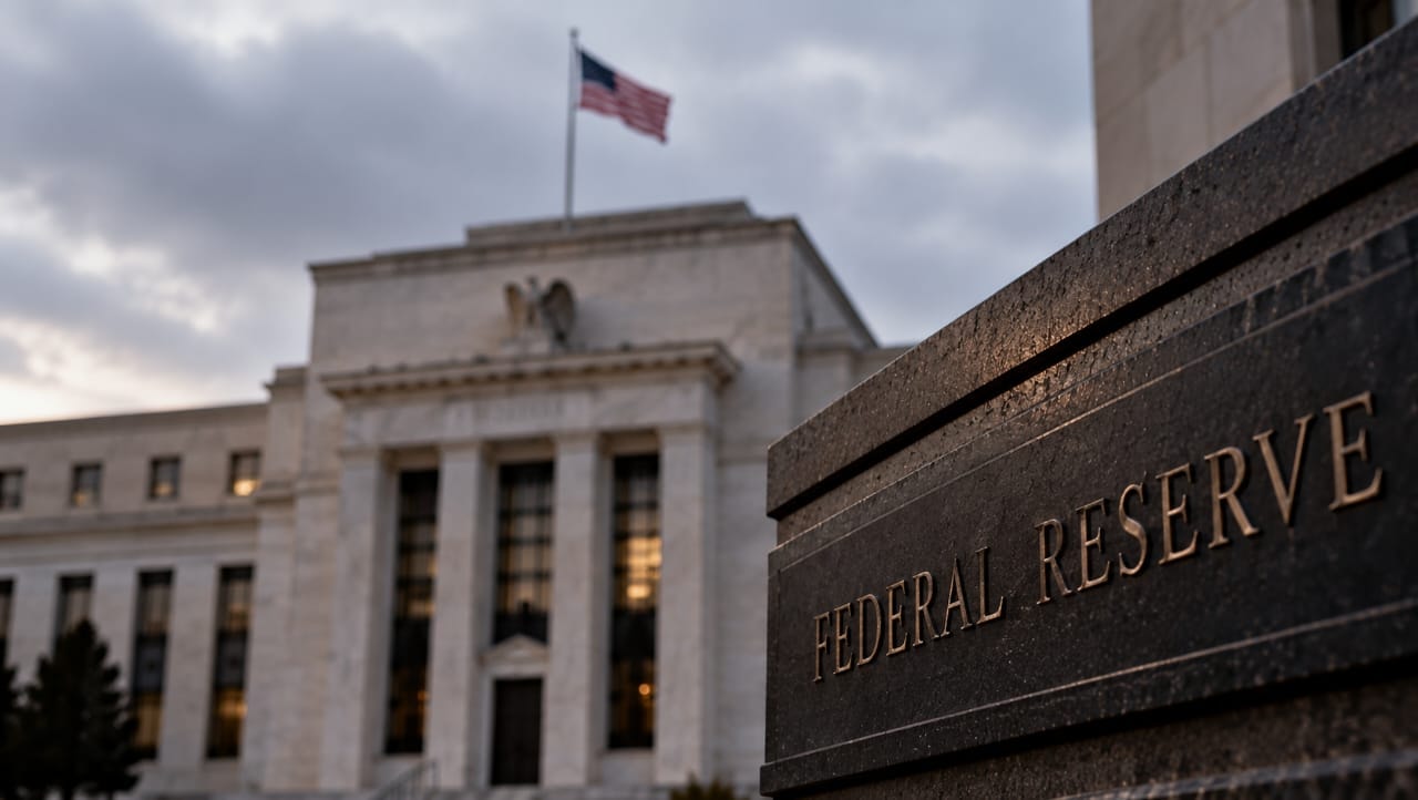 AI-generated illustration of a Federal Reserve sign in front of a neoclassical government building, with an American flag in the background, symbolizing the Federal Reserve's monetary policy challenges amid persistent US inflation.