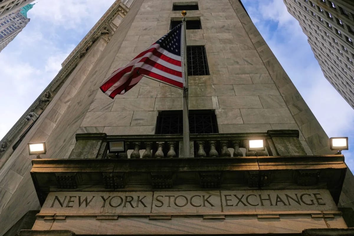 NYSE with US flag - markets react to Treasury currency advisor appointment
