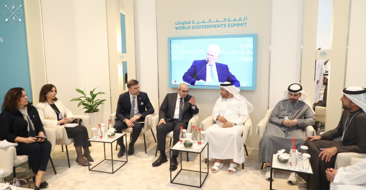  رئيس مجلس الوزراء نواف سلام مع رئيس مجلس الإدارة والرئيس التنفيذي لمجموعة موانئ دبي العالمية (وطنية)