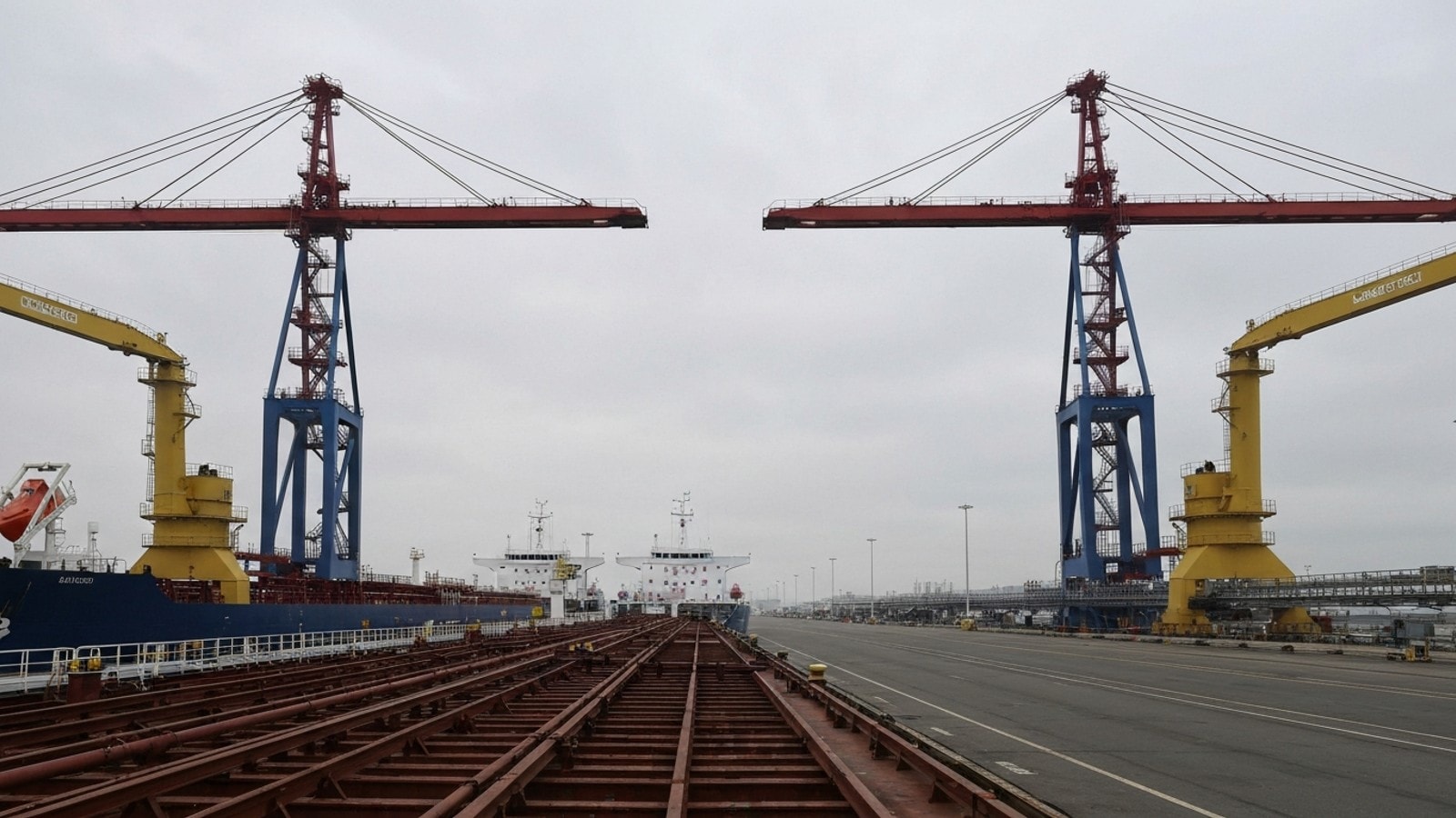 Dual Threats in Red Sea and Black Sea Drive Oil Prices Higher