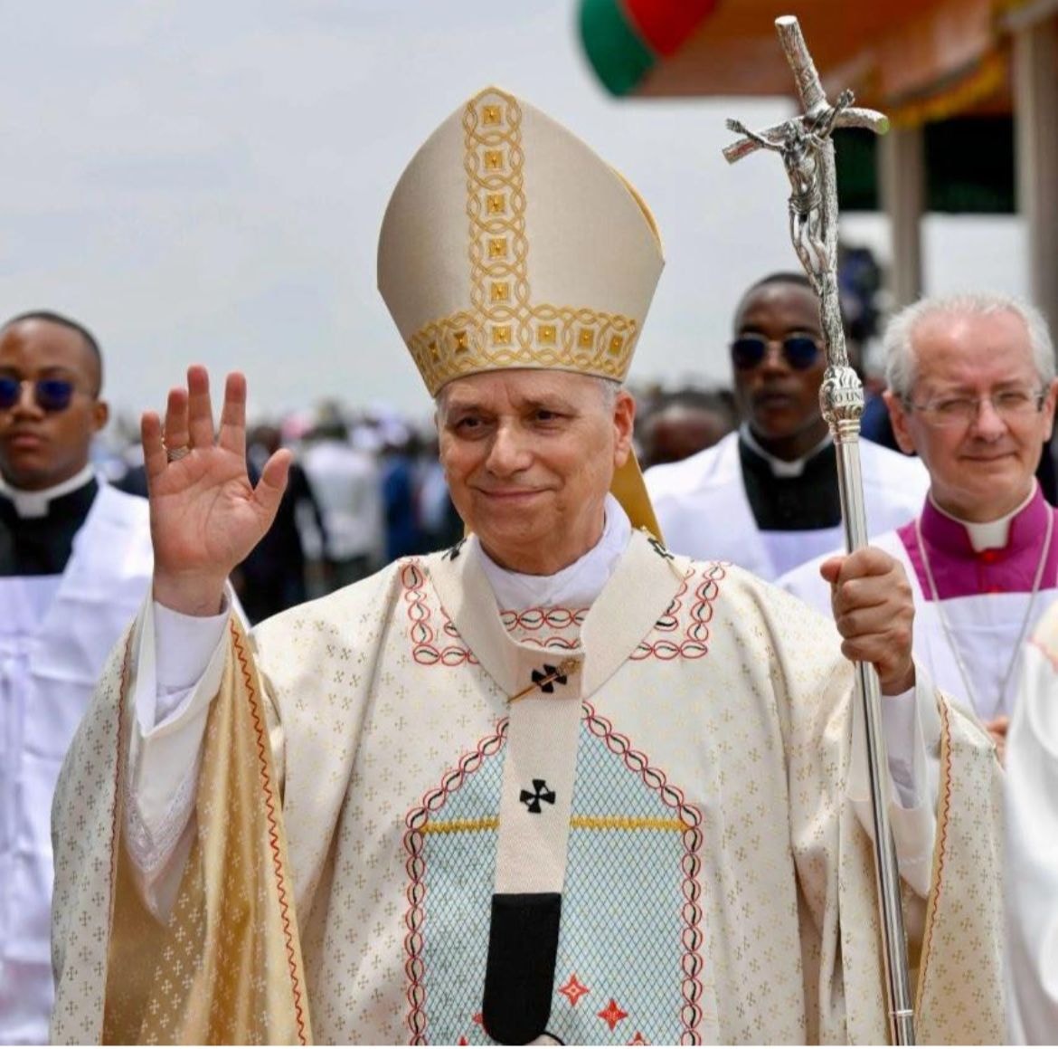 صورة لبابا الفاتيكان ليو الرابع عشر خلال زيارته إلى إحدى الدول الأفريقية ضمن جولته الرسمية