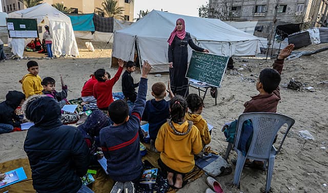 استعداد 8 آلاف مدرس لاستئناف التعليم في غزة عبر أونروا بعد عامين من التوقف