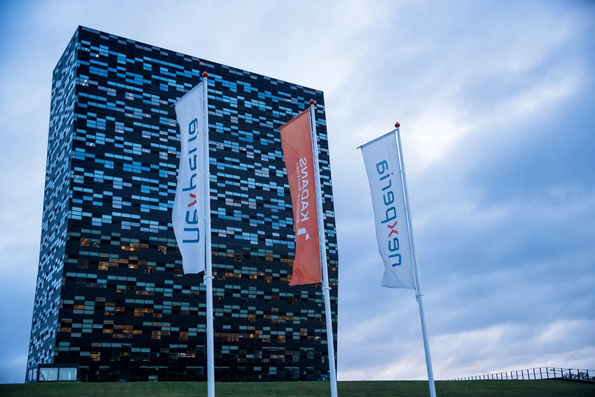 انتخابات هولندا تتراجع أمام الخلاف بشأن الصين ومخاوف الصناعة