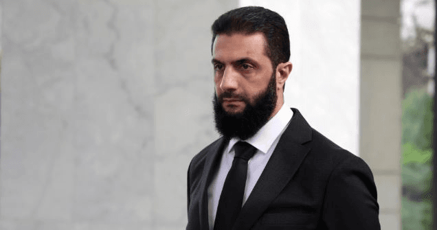 الرئيس أحمد الشرع يبدأ زيارة رسمية إلى السعودية لتعزيز التعاون الاقتصادي والاستثماري