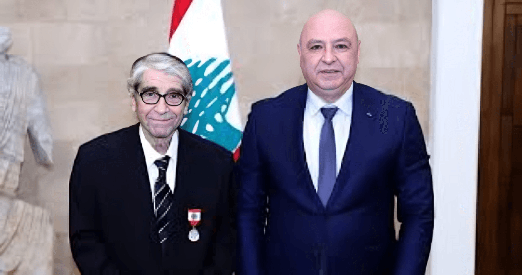 رئيس الجمهورية يكرم الفنان صلاح تيزاني “أبو سليم” بوسام الاستحقاق اللبناني الفضي تقديراً لمسيرته الفنية