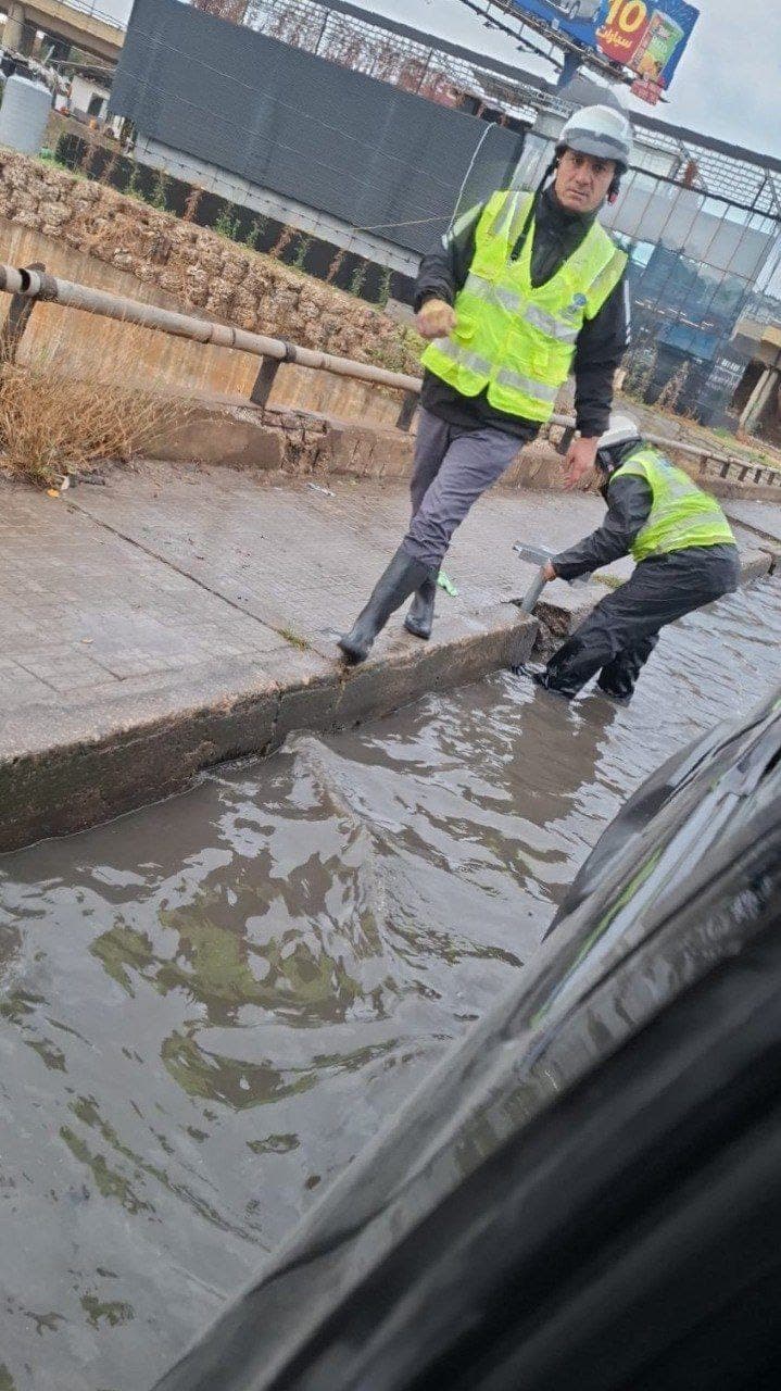 طوفان الأمطار في لبنان... الشوارع بحيرات والدولة خارج التغطية