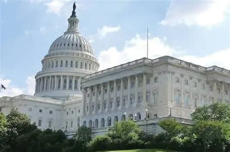 واشنطن تتنفس الصعداء...اتفاق تمويلي مؤقت يوقف نزيف الإغلاق الحكومي