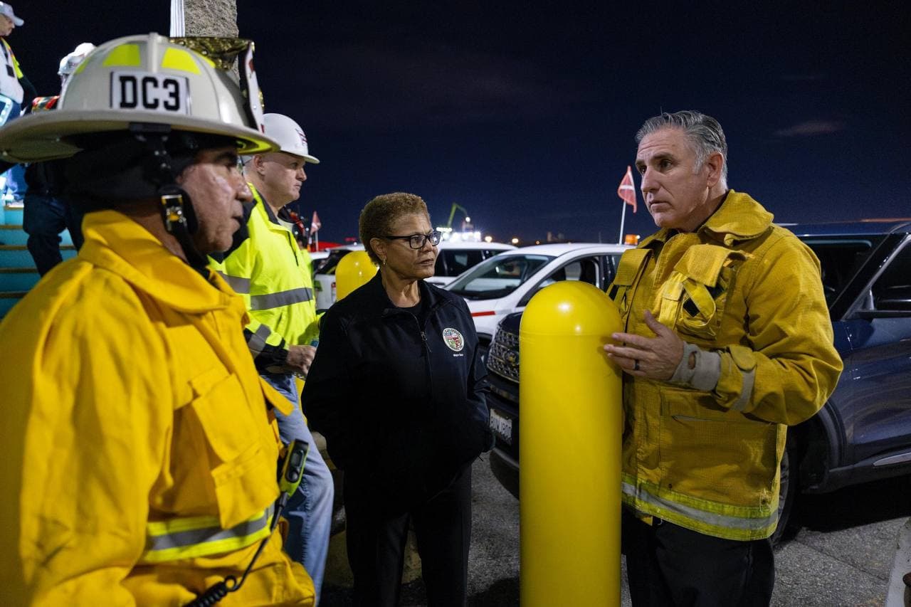 حريق يشلّ أكبر ميناء في أميركا: إغلاق 4 محطات حاويات