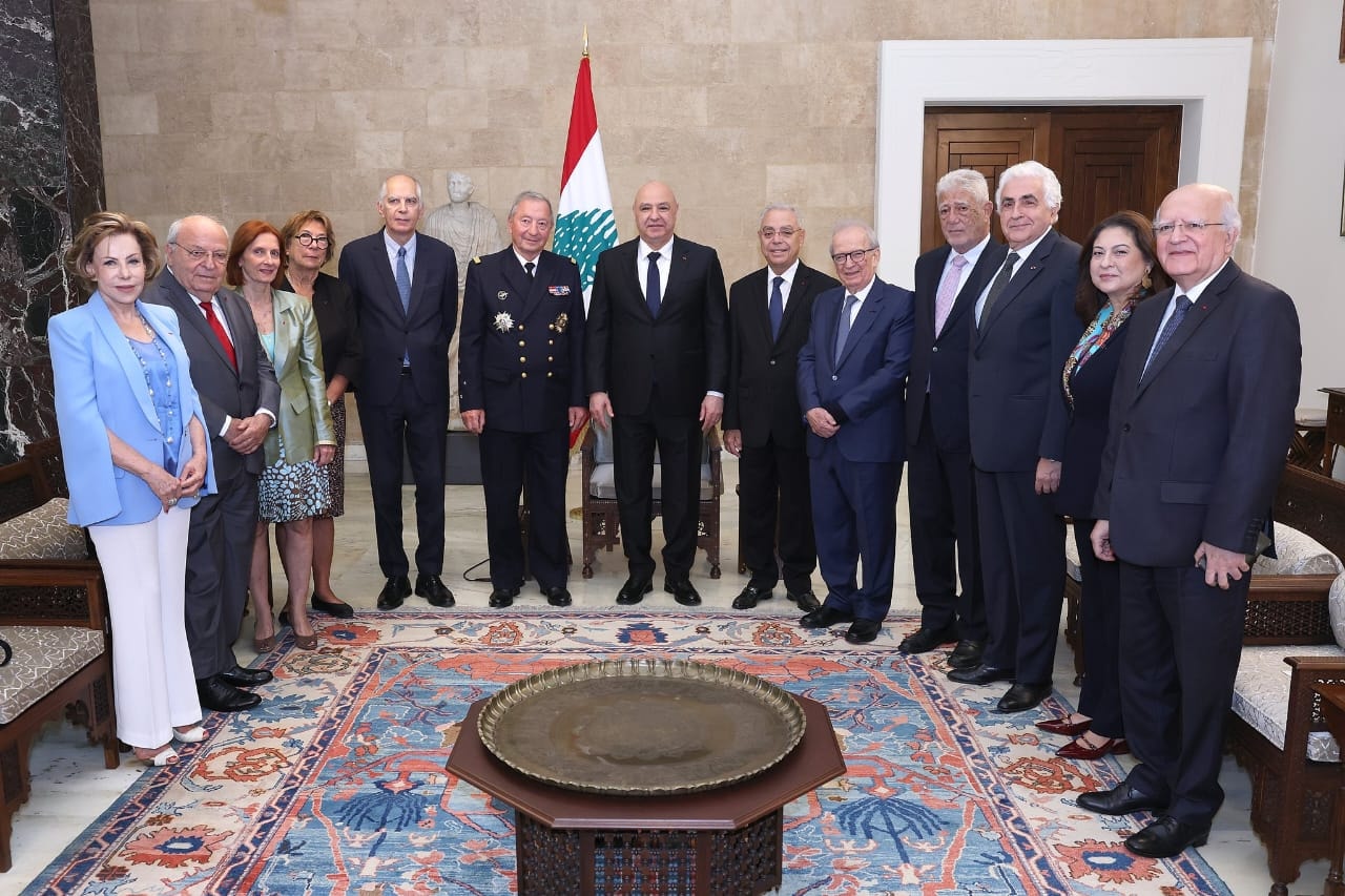 عون مع جمعية أعضاء لجنة الشرف