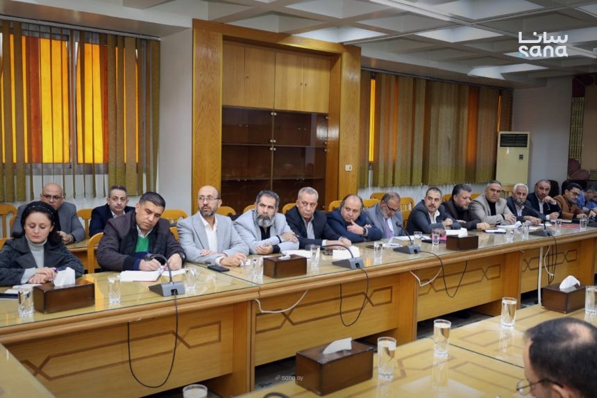 خلال مناقشة وزير الزراعة أمجد بدر مع مدير المصرف التعاوني الزراعي ومديري الزراعة بالمحافظات (سانا)