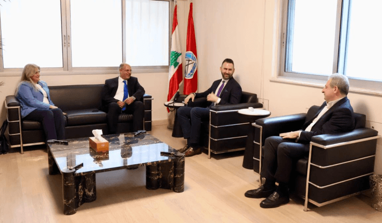 dfddf2a9b0724e3da6d0e8e146f5d63d