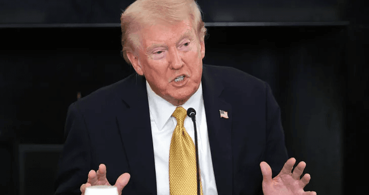 ترامب يحذّر مراقبي الحركة الجوية: العمل أو خصم الرواتب