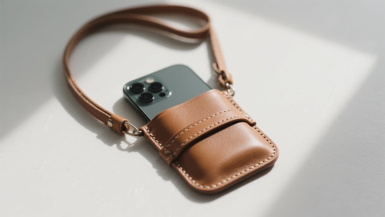 سخرية عالمية من ملحق آبل الجديد بسعر 230 دولار