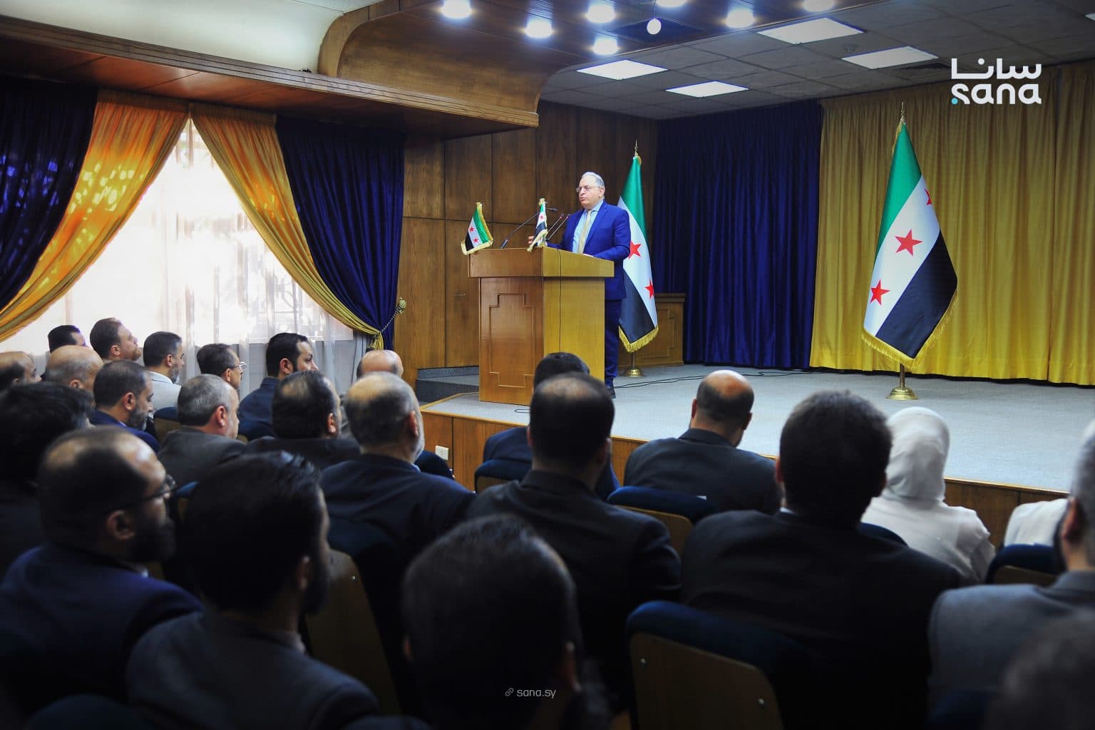 وزارة المالية السورية تعلن عن زيادات قريبة في الرواتب وإطلاق استراتيجية وطنية لمكافحة الفقر