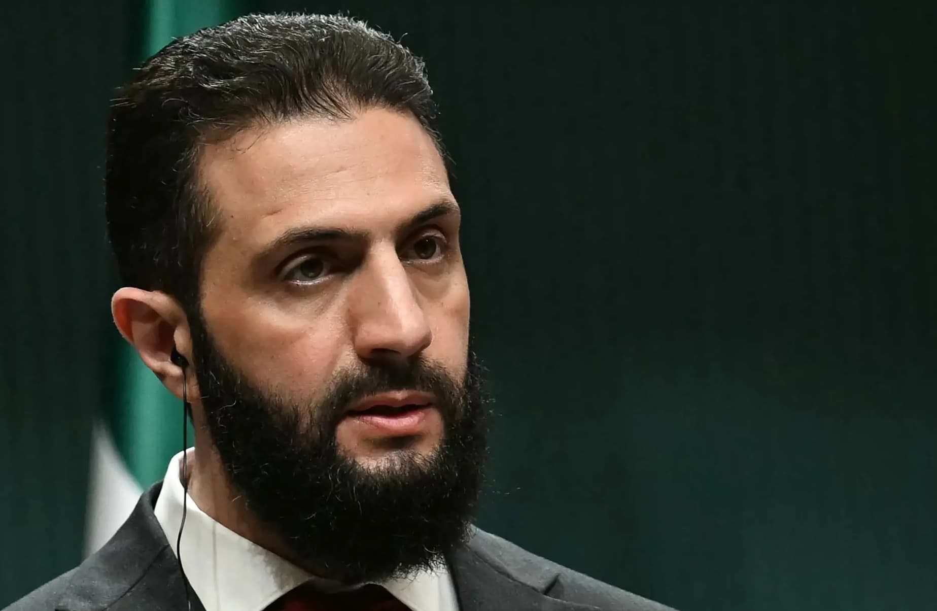 مكافحة الفساد: الشرع يُخضع الموالين للقانون ويستبعد شقيقه