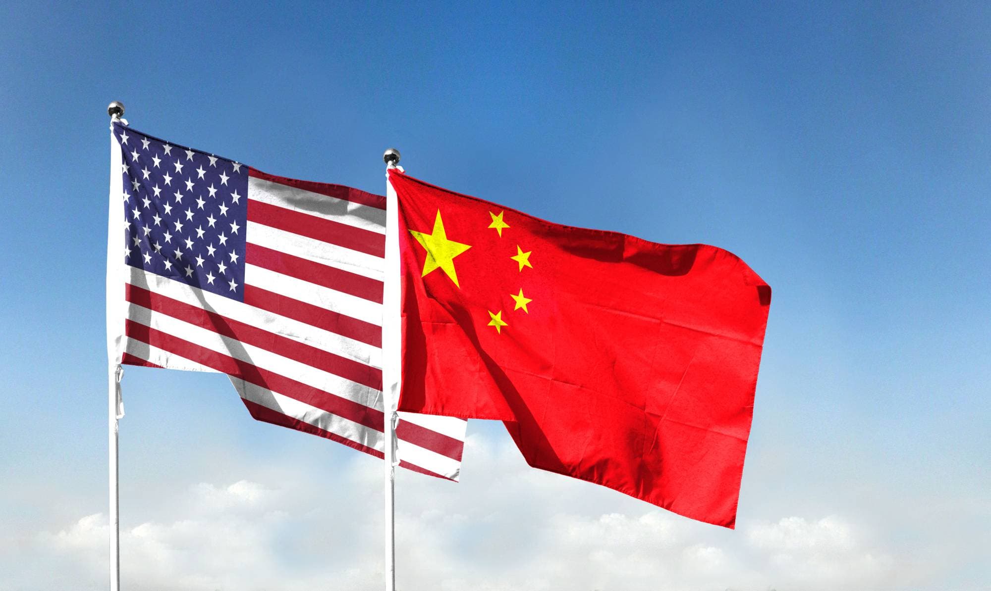 التوتر الصيني–الأميركي والاقتصاد العالمي: من الاستثمار إلى إعادة تشكيل النفود