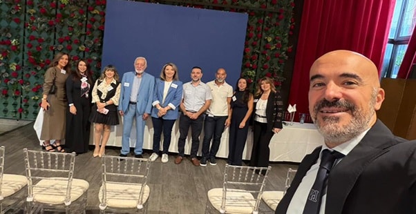 الكتاب-بالعدل-الفائزون-مع-زميلهم-أسامة-غطيمي (1)