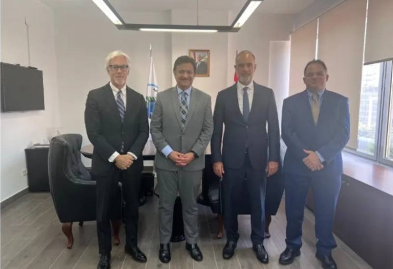 وزير الأشغال العامة والنقل مع وفد من البنك الدولي ومؤسسة التمويل الدولية