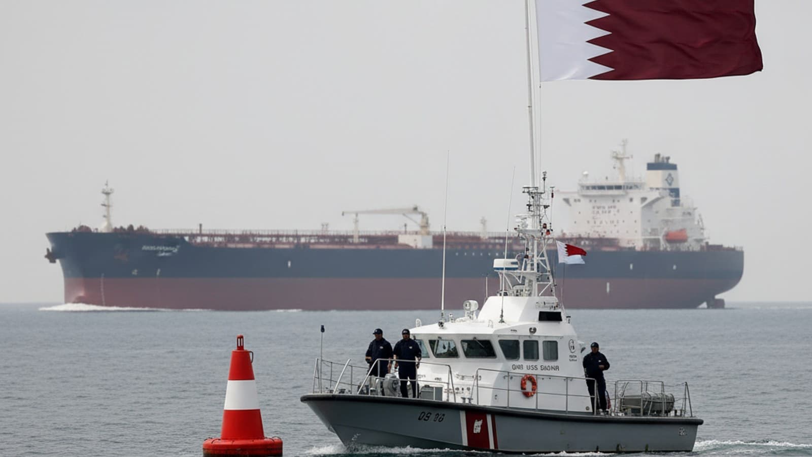 قطر تبدي مرونة بشأن رسوم مؤقتة في مضيق هرمز